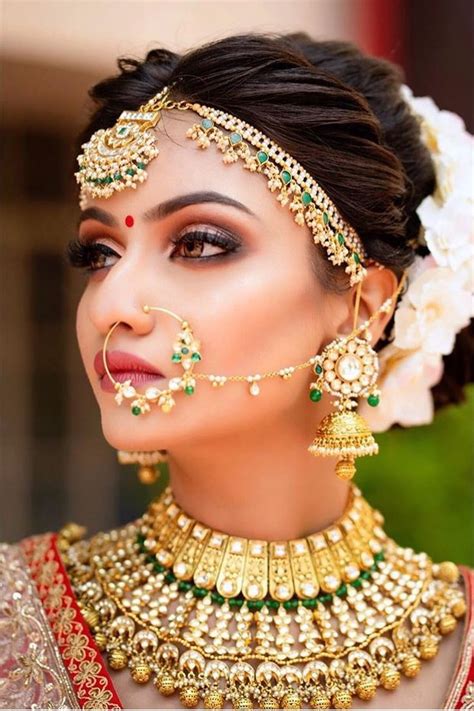 Indian Bride In Traditional Gold Wedding Jewellery Индийские