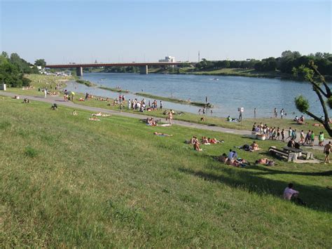 Entdecken sie bei einer flusskreuzfahrt die vielfalt der donau und ihrer umgebung. Familienbadestrand an der Neuen Donau - familiii