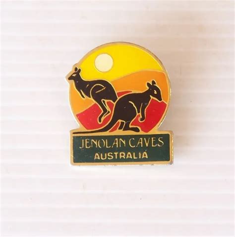 Vintage Jenolan Caves Nsw Australia Souvenir Lapel Pin Hat Badge Brooch