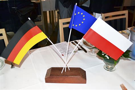 Ein bunter regenbogen beherrscht seit etwas über einem jahr den erlöserplatz in warschau. Deutsch-Polnische Partnerschaft: Scheitert Partnerschaft ...