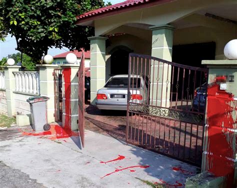 Check spelling or type a new query. Rumah penguat kuasa MPK disimbah cat merah | Kes | Berita ...