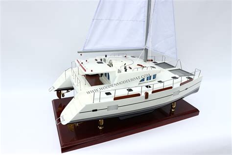 Model Boat Lagoon 440 Catamaran