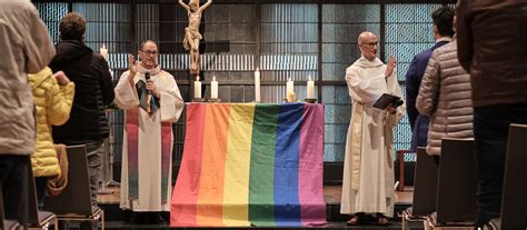 Schwule Und Lesbische Paare Suchen Den Segen Der Kirche Katholisch De