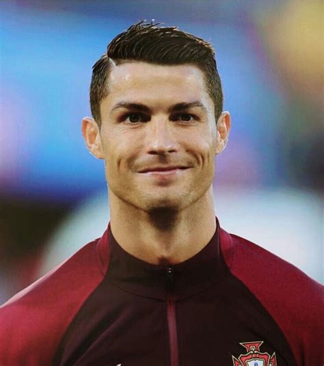İlk saç modelimiz dünyaca ünlü ve başarılı bir futbolcunun saç stili oluyor. Angelito Vázquez adlı kullanıcının Cristiano Ronaldo panosundaki Pin | Spor