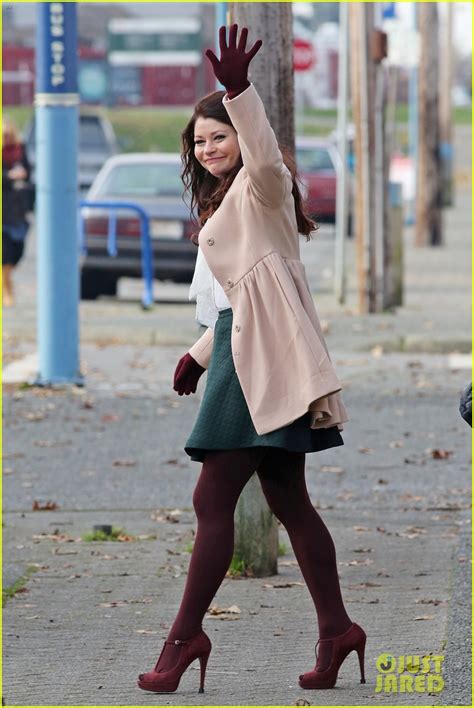 Ginnifer Goodwin And Jennifer Morrison Battle The Cold For Once Upon A Time Photo 3245733