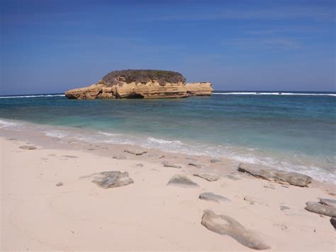 Pantai Sungkun Pantai Indah Dan Eksotis Di Nusa Tenggara Barat Nusa