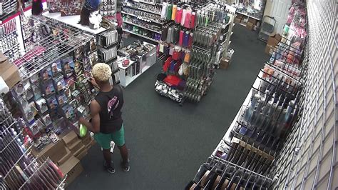 Shoplifter Caught On Camera 4 Beauty Supply Store Youtube