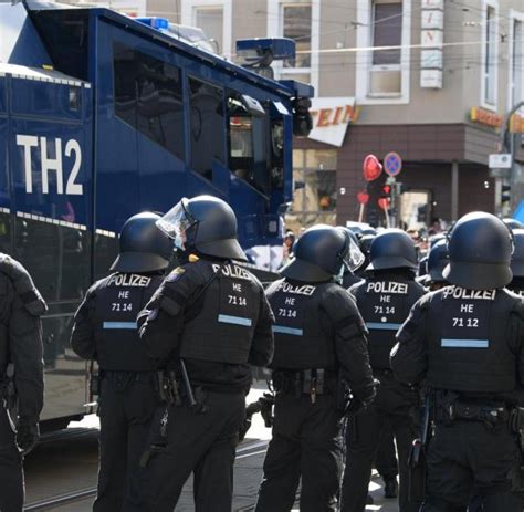 Polizei Verteidigt Vorgehen Bei Demo In Kassel Welt
