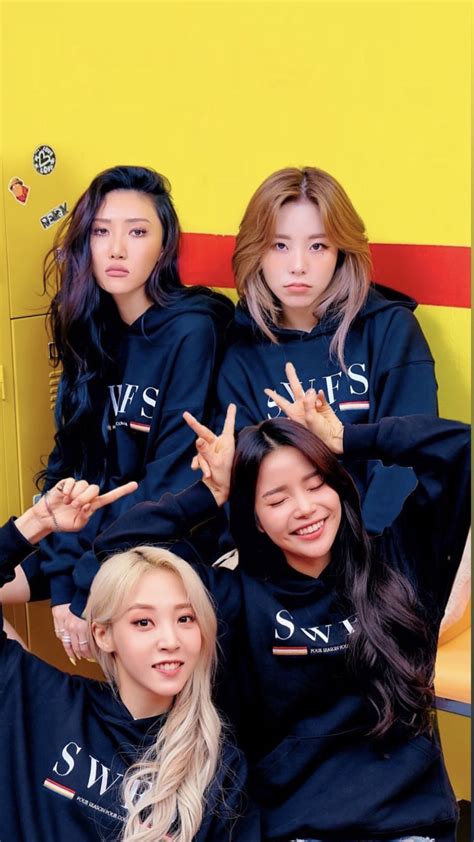 Kpop Girl Groups Korean Girl Groups Kpop Girls Wheein Mamamoo Fandoms Queen Rainbow Bridge
