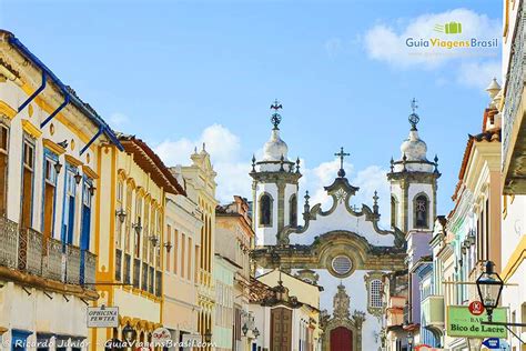 A internet e as inovações tecnológicas nos conecta com quem está distante. Fotos da Igreja de Nossa Senhora do Carmo, em São João Del ...