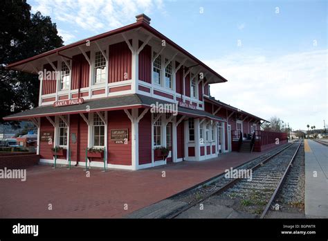 The Historic 1887 Southern Pacific Railroad Depot In Santa Paula
