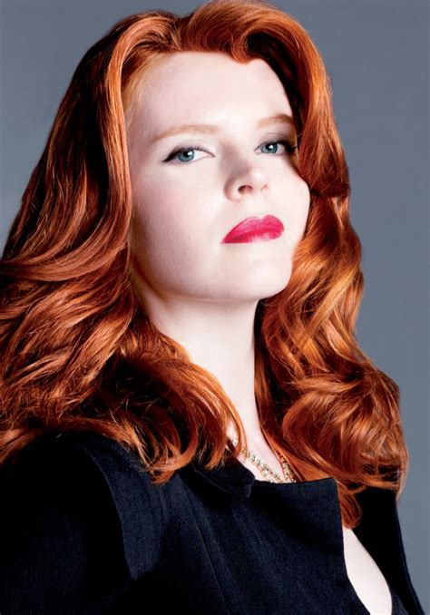 Here are my fave super quick & easy hairstyles. Long, easy to wear and very feminine red hair