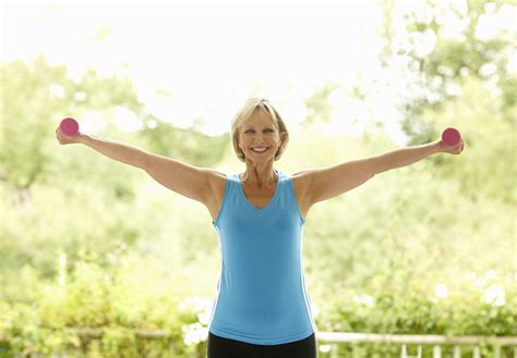 Exercices De Musculation Avec Haltères Pour Les Personnes âgées
