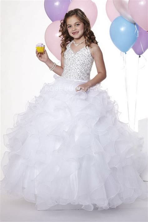 Cette robe de cérémonie allie l'élégance d'une coupe couture au charme d'un tissu en lin et coton. Robe de ceremonie enfants