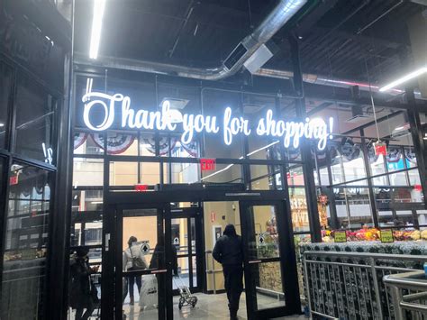 One of the bronx's newest supermarkets is also its largest. TOUR: Food Bazaar Supermarket - Bronx Terminal Market, NY