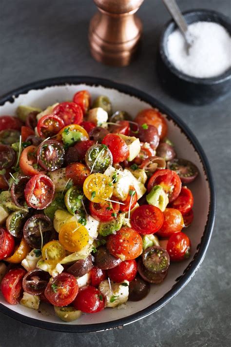Drizzle with the balsamic glaze, if using. Tomato, Avocado & Mozzarella Salad | Mozzarella salat ...