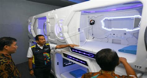 Seneng banget akhirnya aku bisa review hotel kapsul yang lagi hits di jakarta. Hotel Kapsul Bandara Soekarno Hatta, Design Unik Dengan Tema Luar Angkasa | Airpaz Blog