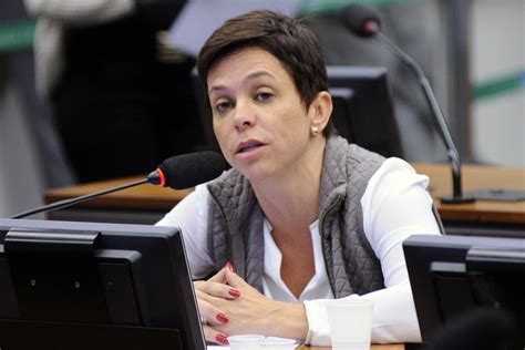 Dito isso, penso que uma figura pública deve se portar. PTB desiste de indicar Cristiane Brasil para o Ministério ...