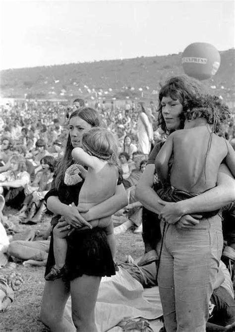 Pin By Beatles Por Siempre On Hippies Woodstock Paz Y Amor Por Siempre Woodstock Festival