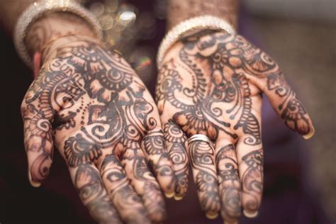 fotos gratis mano mujer hembra decoración patrón tatuaje alheña brazo boda novia