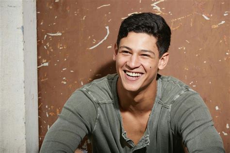 Know famedstar emilio sakraya info such as his biography, wiki, body statistics, height, weight emilio sakraya is a german famed star who is best known for his breakout roles in netflix original. Pin auf Emilio Sakraya
