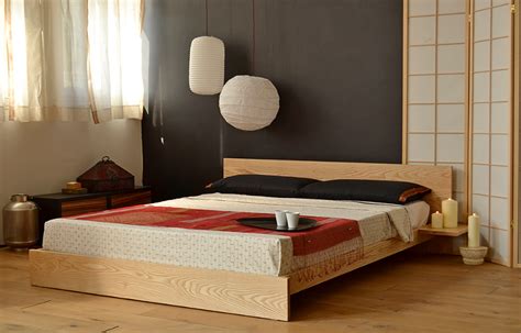 Spreading futon) and a duvet (掛け布団, kakebuton, lit. Kulu Platform Wooden Bed | Japanese style bedroom ...