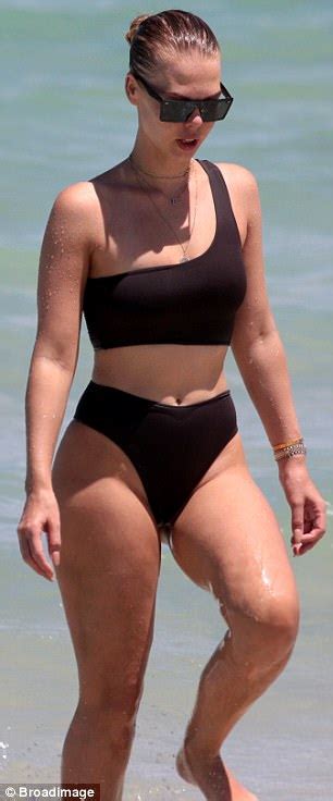 Bianca Elouise Flaunts Derrière During Miami Jet Ski Trip Daily Mail