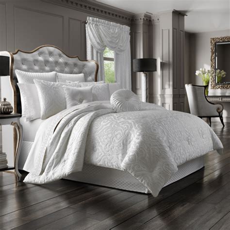 If you love to have lots of room when you sleep, our california king luxury bedding collection may just be the perfect choice for you. Astoria Cal King 4-Piece Comforter Set