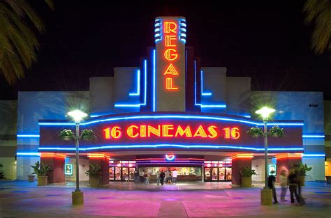 Regal Cinemas Begins Checking Bags At Entry After Theater Shootings Le Grand Rex 80s