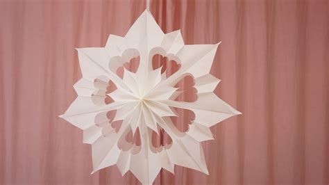 Wie man aus butterbrottüten einfache weihnachtssterne basteln kann. Weihnachtsstern aus Butterbrottüten - YouTube