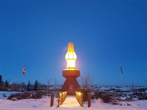 15 Roadside Attractions And Landmarks For A Road Trip In Alberta To