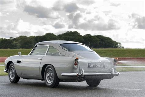 Classic Aston Martin Db5 Stolen In Broad Daylight In Uk