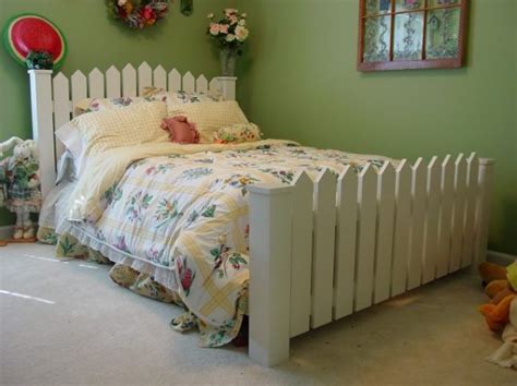 Pete and bobby a house with a garden. 12 Fence decorations ideas - Little Piece Of Me