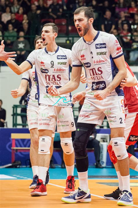 Stiamo galleggiando grazie a #michieletto , non proprio come squadra. Photogallery: Monza Vs Trento - Volleyball Waves
