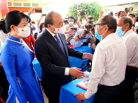 May 09, 2021 · chủ tịch nước nguyễn xuân phúc phát biểu tại buổi tiếp xúc cử tri huyện củ chi. Chủ tịch nước Nguyễn Xuân Phúc tự hào bỏ phiếu trên quê ...