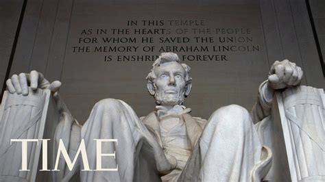 The Lincoln Memorial Was Vandalized With Red Graffiti More Vandalism Found On Smithsonian