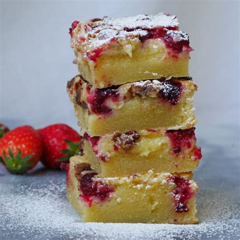 Nyttigt godis, berikat med vitamin b6 och naturliga smaker och färger från frukt och grönt. Recept - Vitchokladbrownie med lakritskulor och hallon ...