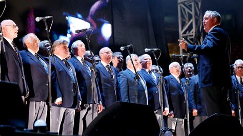 Cwmbach Male Choir Sang At Stereophonics Gig After Chance Meeting With