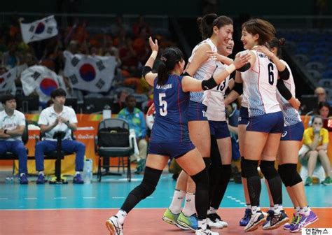 올림픽 경기 개최 도시는 경기 축하 의식이 올림픽 헌장에 부합하도록 조직하고 기금을 마련해야 한다. 리우 올림픽 여자배구 대표팀에는 통역도, 팀 닥터도 없었다 ...