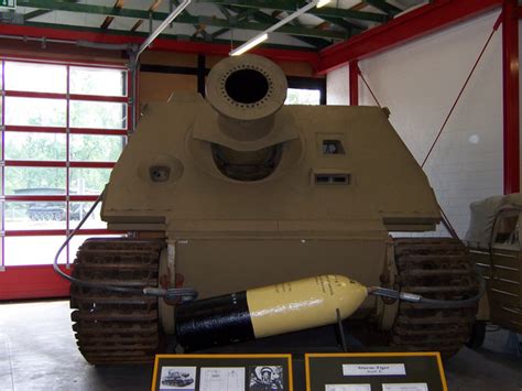 The legendary heavy tank of the third reich had a long development history. Panzermörser (Sturmtiger) mit 38 cm Granate! Foto & Bild ...