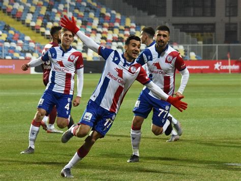Team colours are red and navy. Altınordu'lu Atakan'ın hedefi Avrupa - - İzmir Haberleri