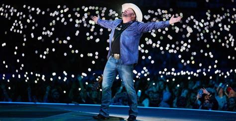 Country Legend Garth Brooks Announces New Residency In Las Vegas Listed