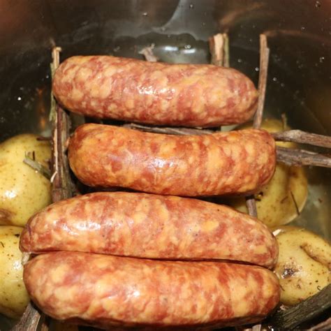 SAUCISSES DIOT AU VIN BLANC A LA VAPEUR DE SARMENTS DE VIGNES