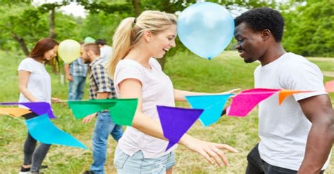 20 Fun And Entertaining Picnic Games For Adults