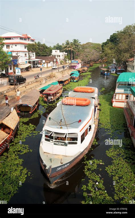 Kerala Backwaters Boat Hi Res Stock Photography And Images Alamy