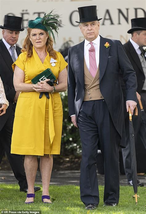 Prince Andrews Ex Wife Sarah Ferguson Arrives At Buckingham Palace Daily Mail Online