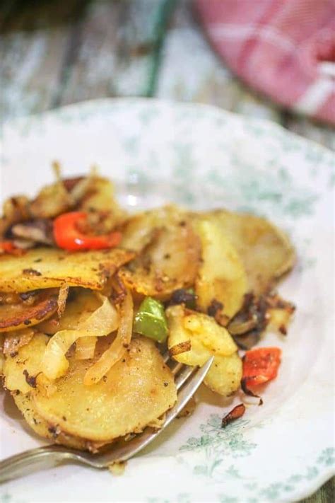 The beans will lose their crispiness as they cool, but leftovers still make a tasty meal. Easy, Crispy Pan Fried Potatoes - Perfect Every Time | Recipe | Yummy vegetable recipes, Fried ...