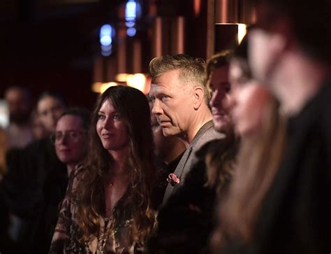 Men hon får inte stöd i publiken av sambon mikael persbrandt. Sanna Lundell om varför Mikael Persbrandt inte är på plats ...