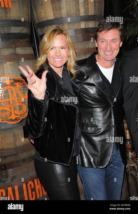 Janet Jones And Wayne Gretzky Hi Res Stock Photography And Images Alamy