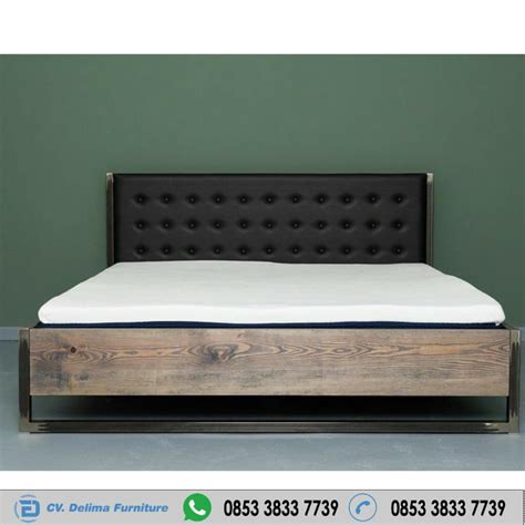 Desain tempat tidur dari besi ini sangat cocok dipadukan dengan ruangan kamar yang sempit. Jual Tempat Tidur Minimalis Antik Kombinasi Besi Harga Murah